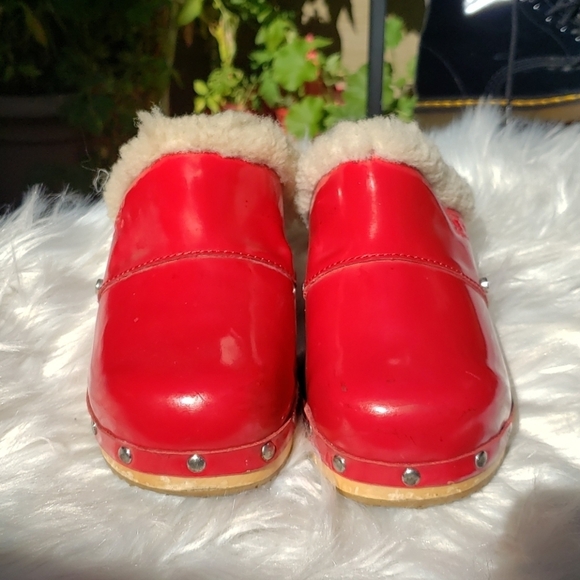 Ugg Kiltie Red Patent Leather Clogs Mules 4 - Picture 9 of 16